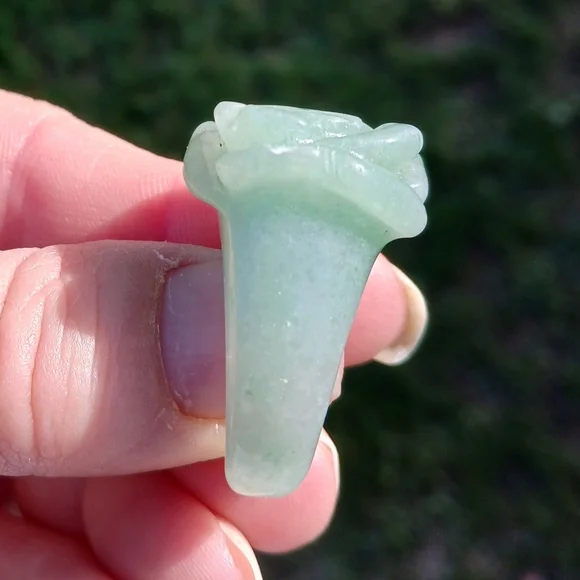 New Hand Carved Flower Green Aventurine Ring. - Picture 11 of 16